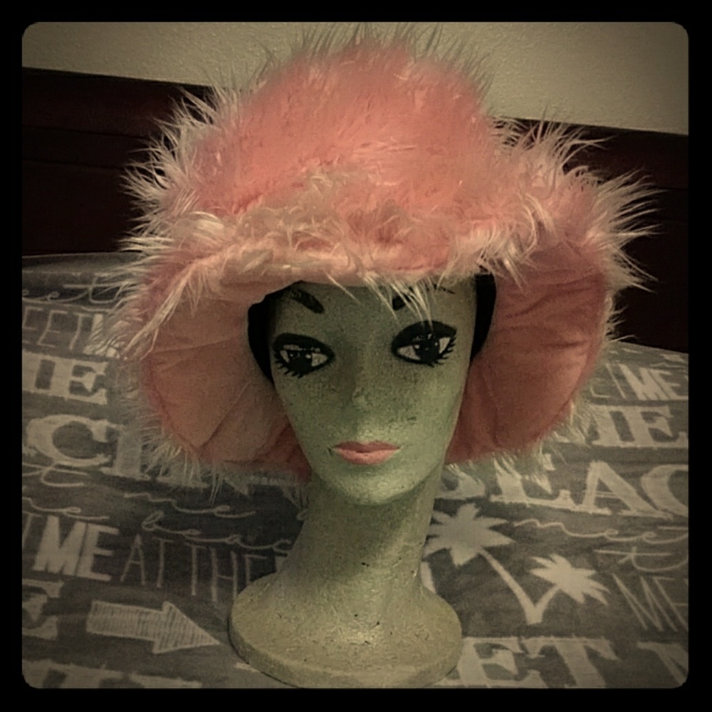 Baby pink fuzzy tophat